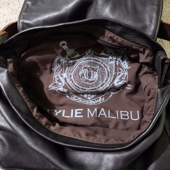 Tylie Malibu Soft Leather Shoulder Bag - Picture 4 of 6